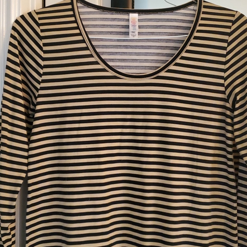 Lularoe Lynnae Tee